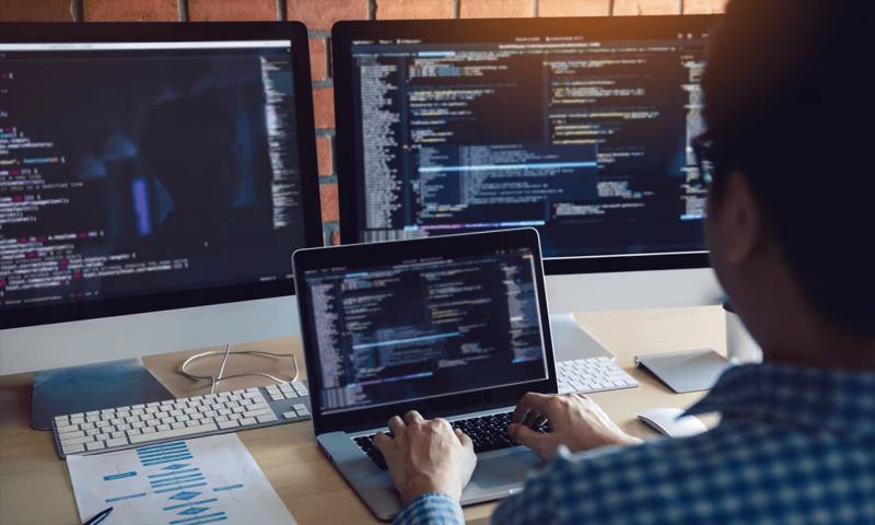 数据科学选型:R与Python如何赋能福海县网站建设?